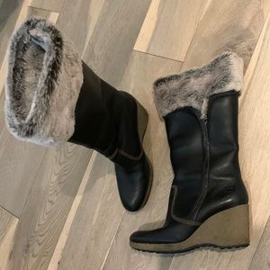 Timberland dark brow, size 9 boots with the fur